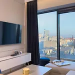 Urban Global Premium - 8th Floor No16 - Free Garage Apartamento