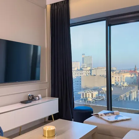 Urban Global Premium - 8th Floor No 16 - Air Condition - Free Garage Apartmán